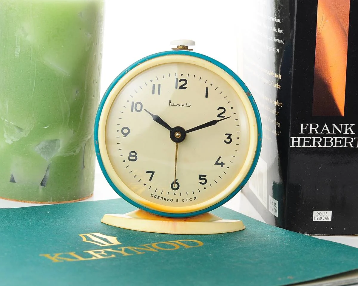 Vitjaz' vintage Soviet mechanical alarm clock - green, 3.7 inches diameter