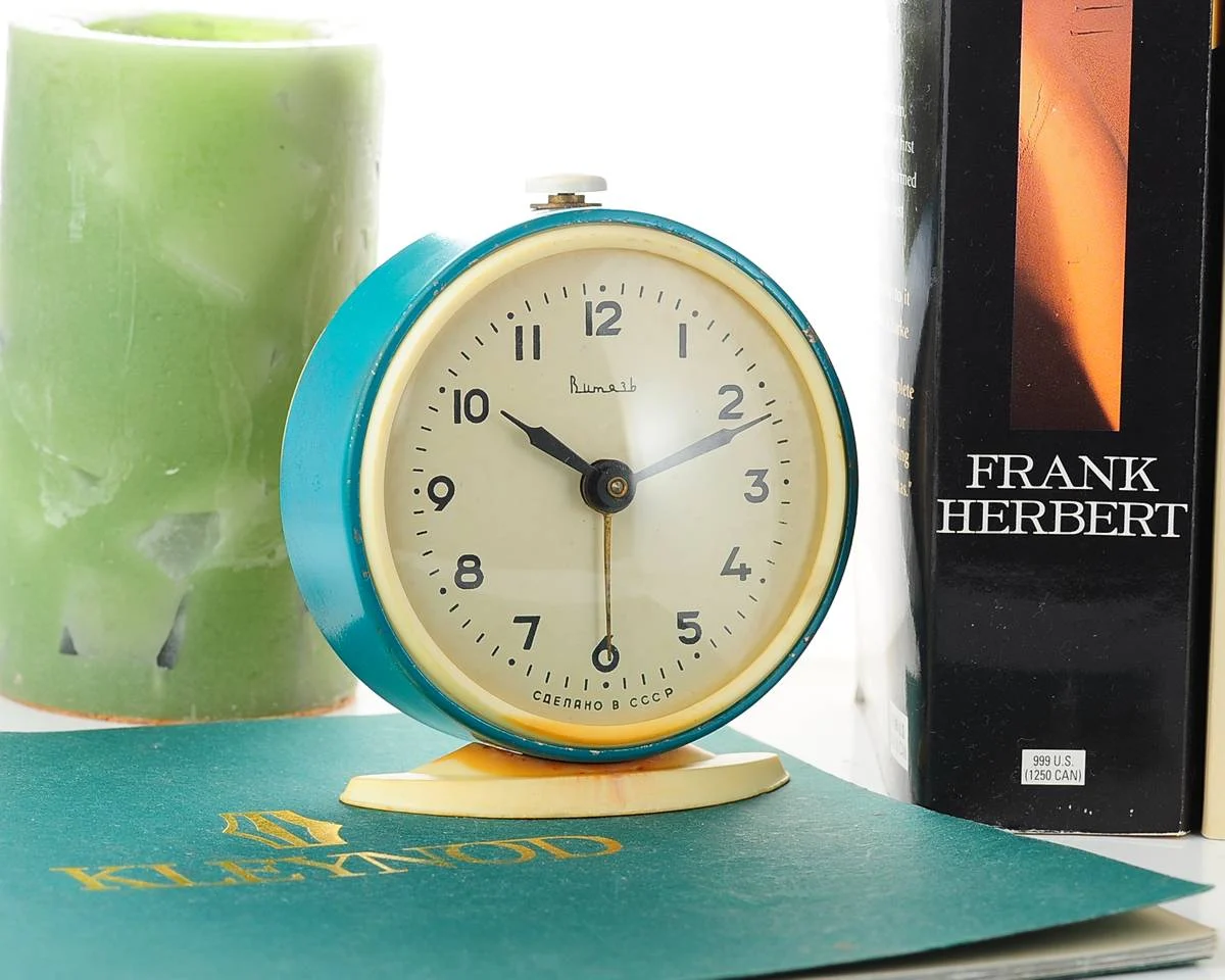 Vitjaz' vintage Soviet mechanical alarm clock - green, 3.7 inches diameter