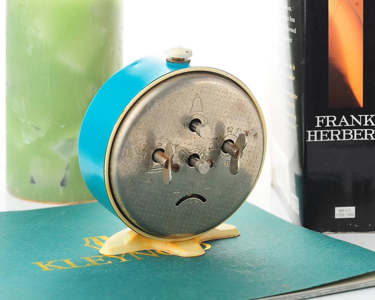 Vitjaz' vintage Soviet mechanical alarm clock - green, 3.7 inches diameter