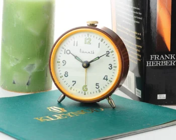 Vitjaz' vintage Soviet mechanical alarm clock - brown, 3.7 inches diameter