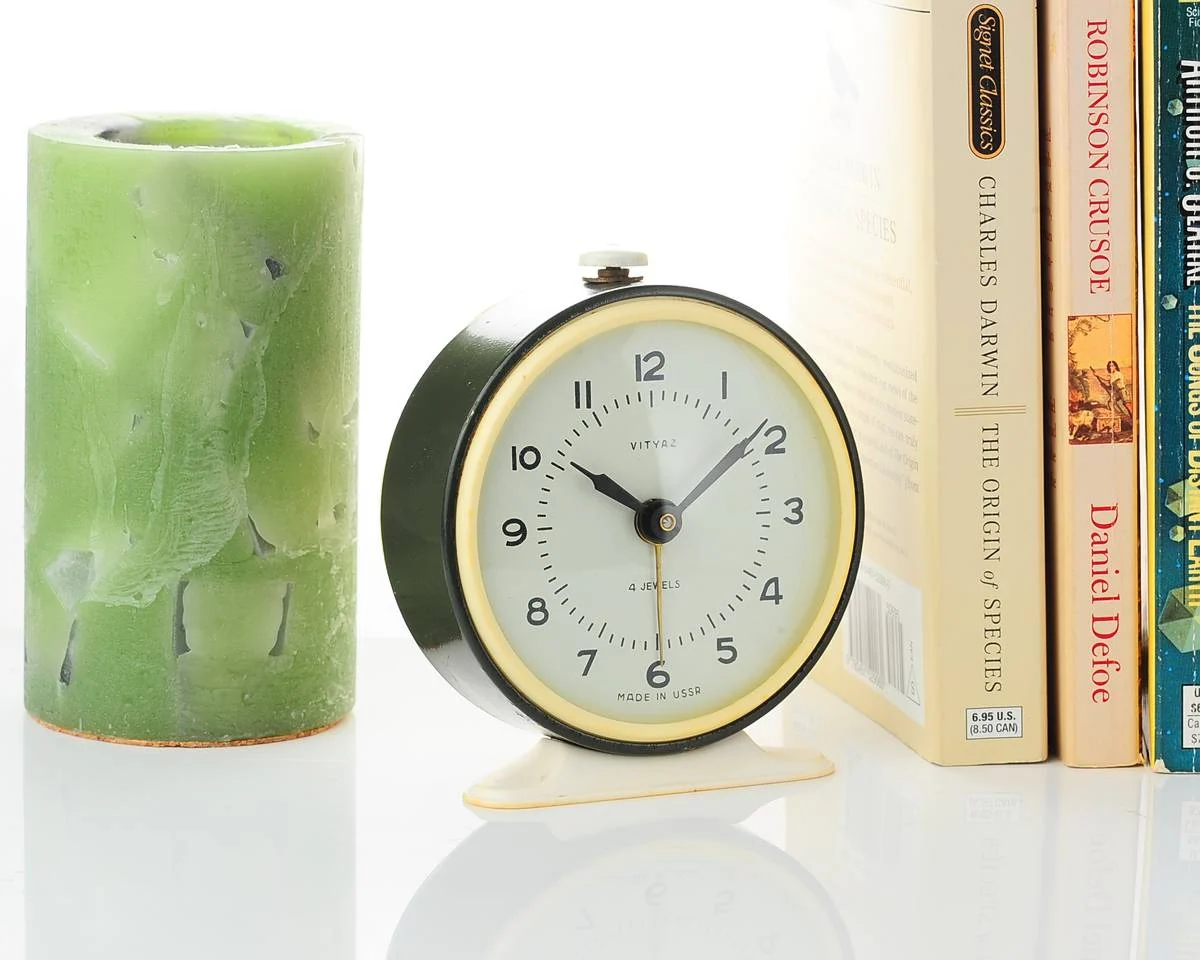 Vitjaz' vintage Soviet mechanical alarm clock - Dark Green, 3.7 inches diameter
