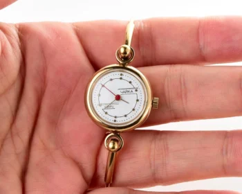 Chaika quartz wrist watch for ladies