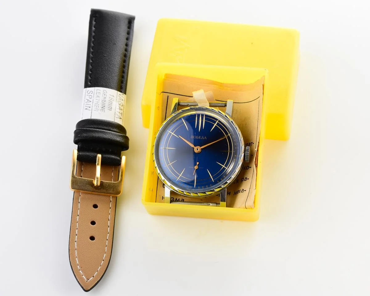 TIME CAPSULE: mechanical Pobeda wristwatch with box and passport – New Old Stock (NOS)!