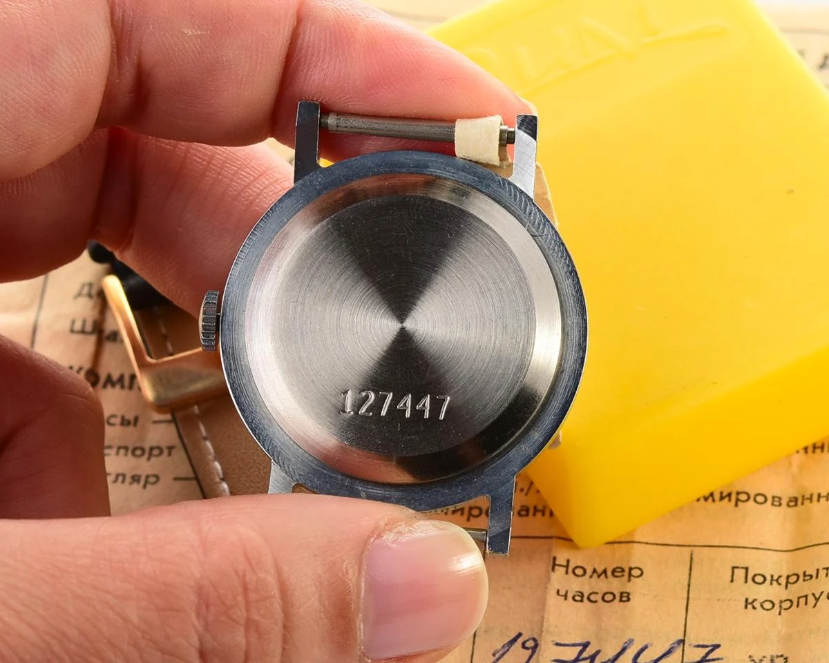 TIME CAPSULE: mechanical Pobeda wristwatch with box and passport – New Old Stock (NOS)!
