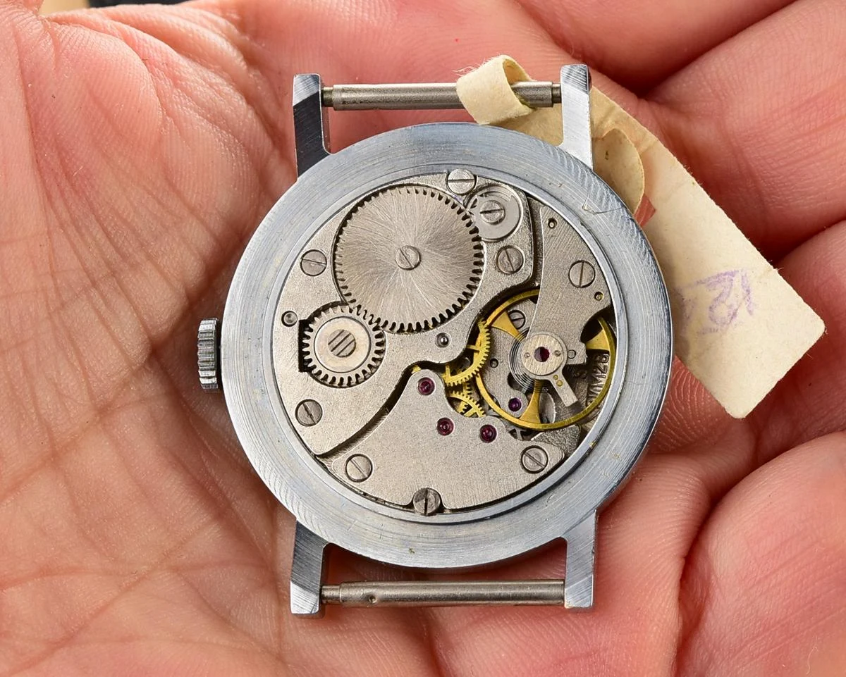 TIME CAPSULE: mechanical Pobeda wristwatch with box and passport – New Old Stock (NOS)!