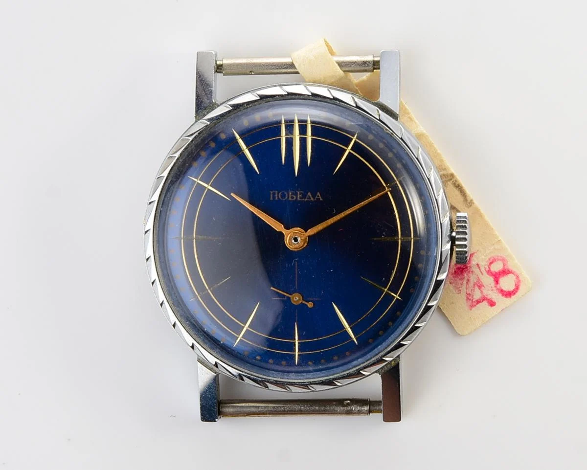 TIME CAPSULE: mechanical Pobeda wristwatch with box and passport – New Old Stock (NOS)!