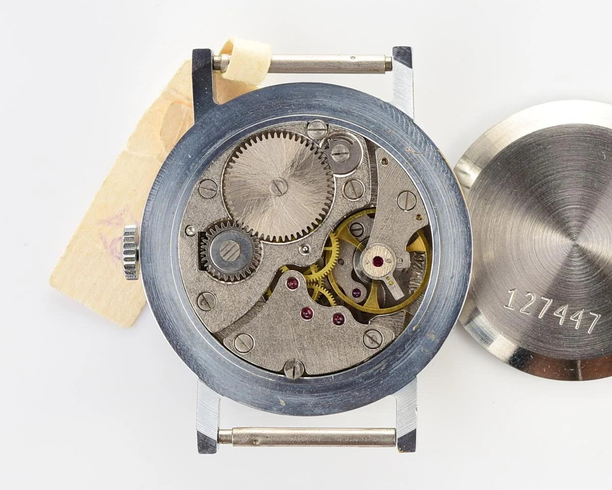 TIME CAPSULE: mechanical Pobeda wristwatch with box and passport – New Old Stock (NOS)!