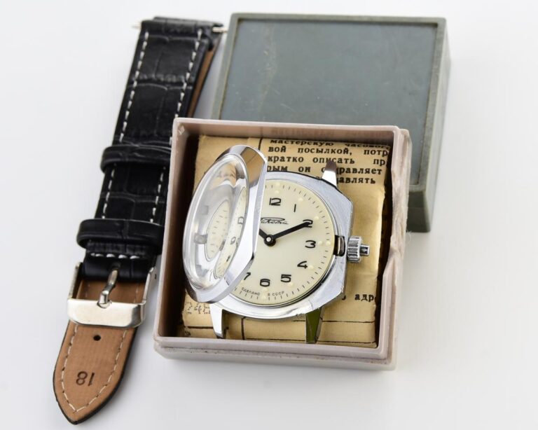 TIME CAPSULE: Vintage soviet watch RAKETA with Braille dial (for visually impaired), NEW old stock(NOS)!