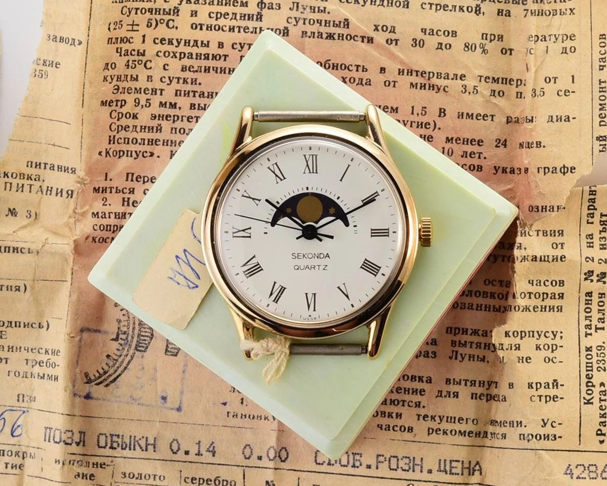TIME CAPSULE: Vintage Soviet Sekonda (Raketa) Moon Phases quartz watch, New Old Stock (NOS)!