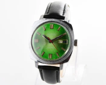 Rare: Vostok 2428 mechanical large vintage wrist watch with double calendar!