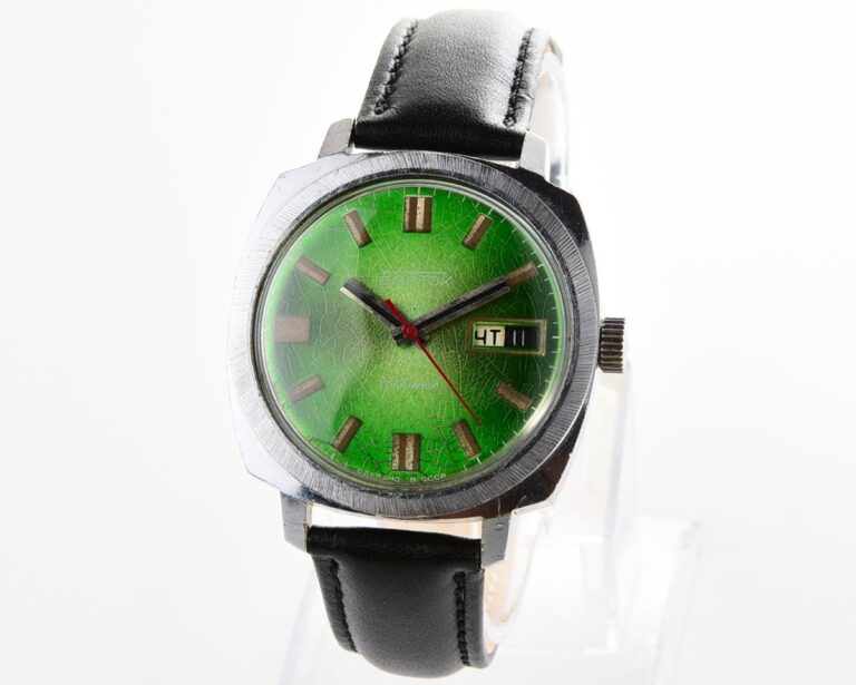 RARE: Vostok 2428 mechanical large vintage wrist watch with double calendar!