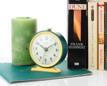 Export version Vitjaz' Soviet mechanical alarm clock - green, 3.7 inches diameter