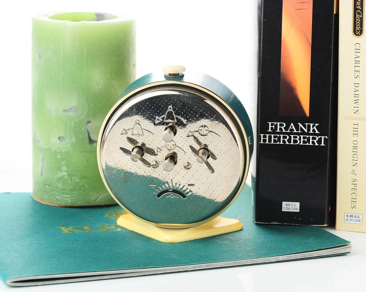 Export version Vitjaz' Soviet mechanical alarm clock - green, 3.7 inches diameter