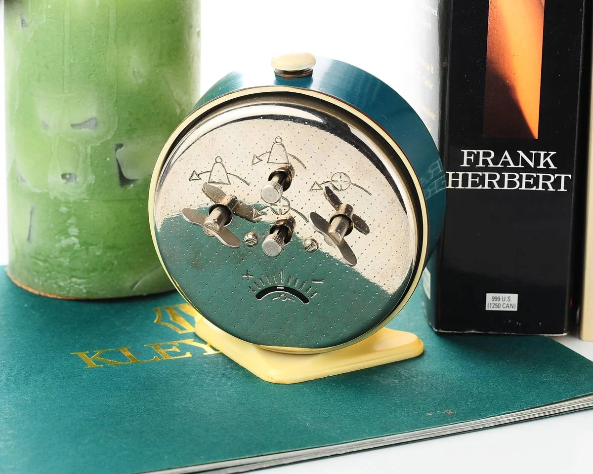 Export version Vitjaz' Soviet mechanical alarm clock - green, 3.7 inches diameter