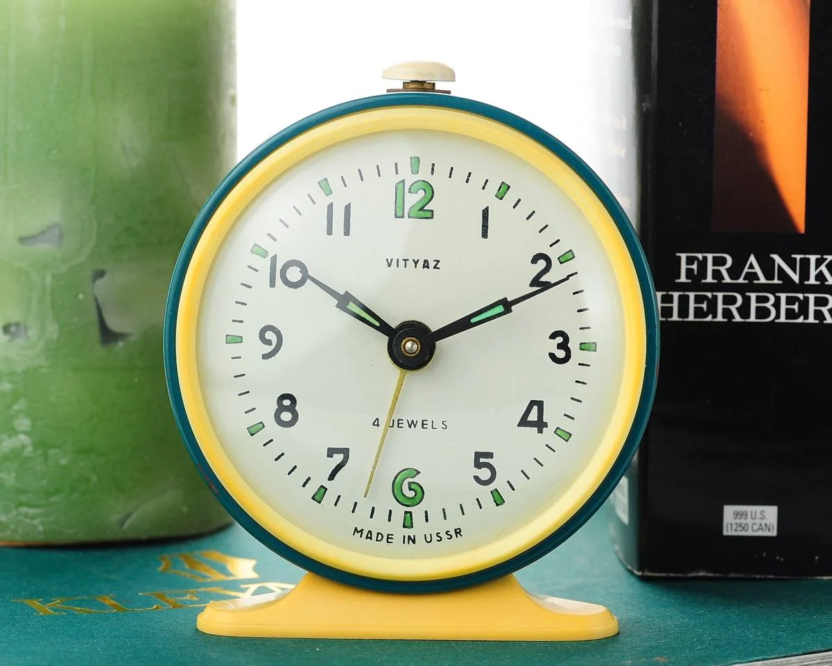 Export version Vitjaz' Soviet mechanical alarm clock - green, 3.7 inches diameter