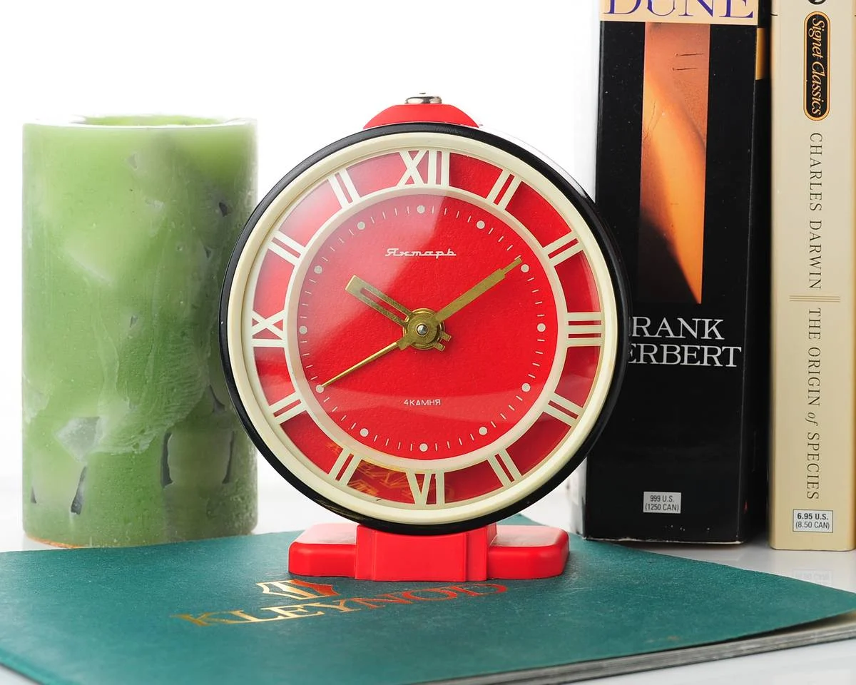 watch Yantar red alarm clock 11492-0020