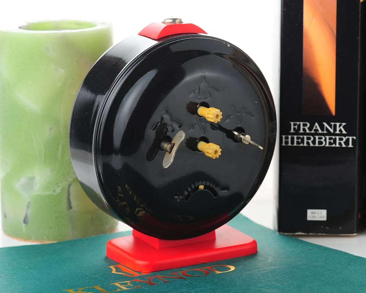 watch Yantar red alarm clock 11492-0023
