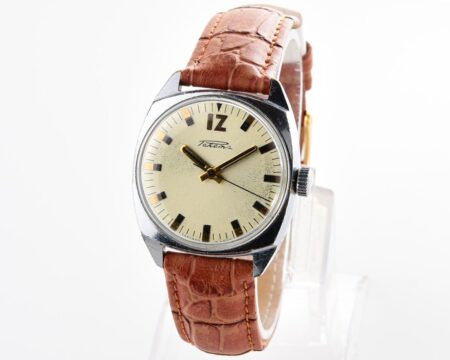 Soviet RAKETA vintage mechanical watch with antimagnetic movement 2610!