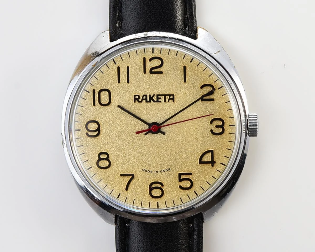 Large vintage Raketa mechanical watch