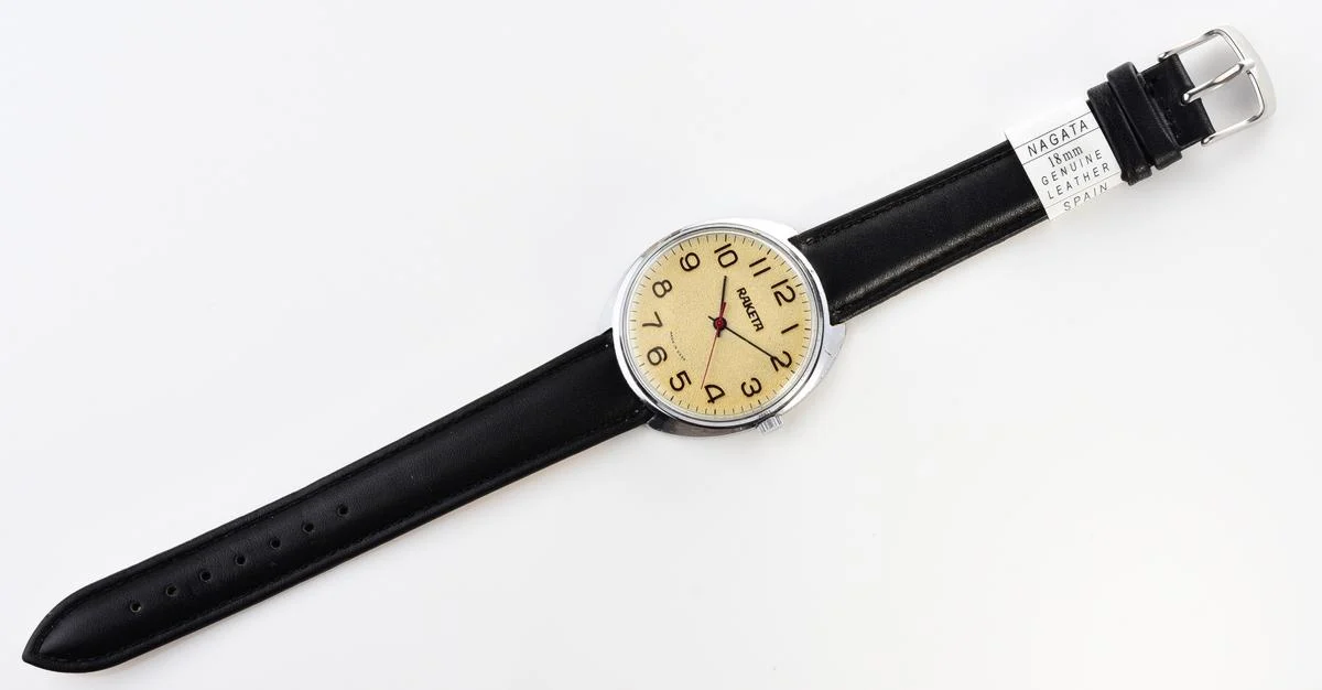 Large vintage Raketa mechanical watch