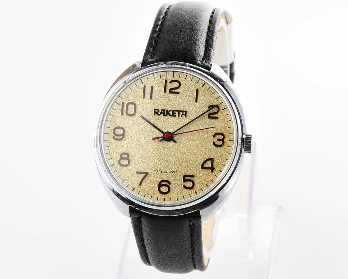 Large vintage Raketa mechanical watch