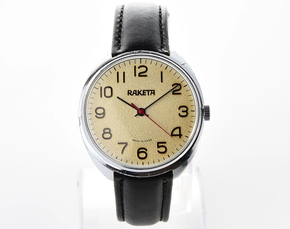 Large vintage Raketa mechanical watch