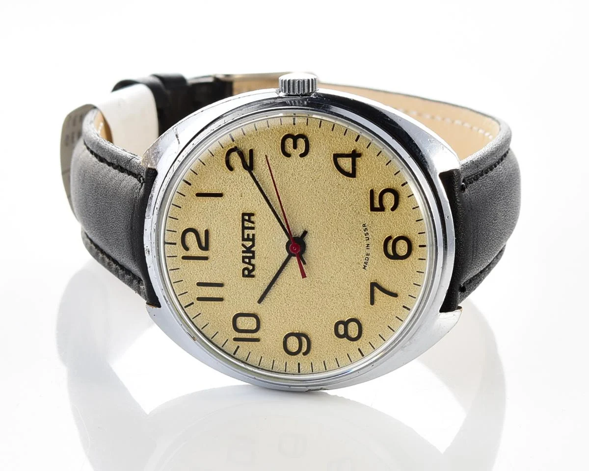 Large vintage Raketa mechanical watch