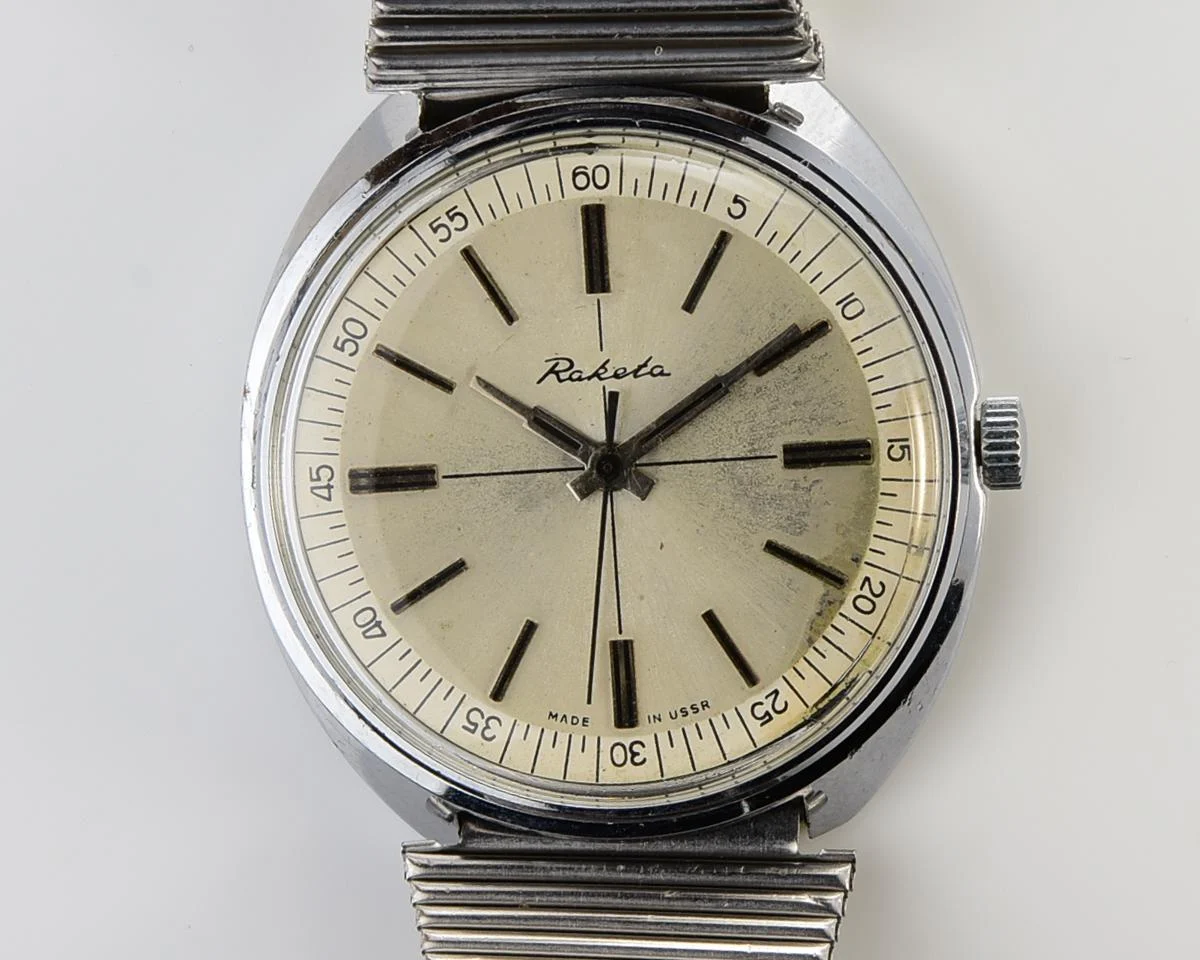 Large vintage Raketa mechanical watch