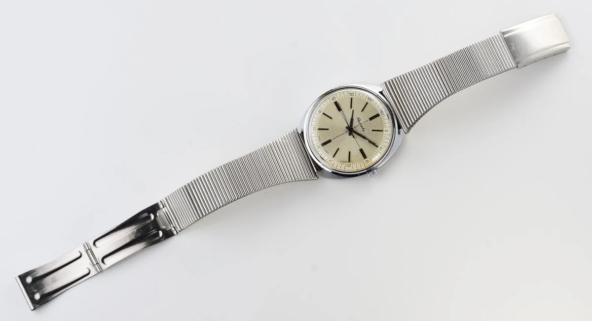 Large vintage Raketa mechanical watch