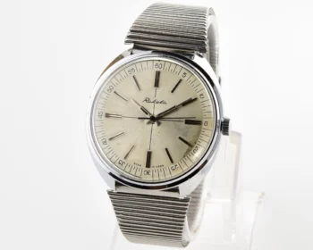 Large vintage Raketa mechanical watch