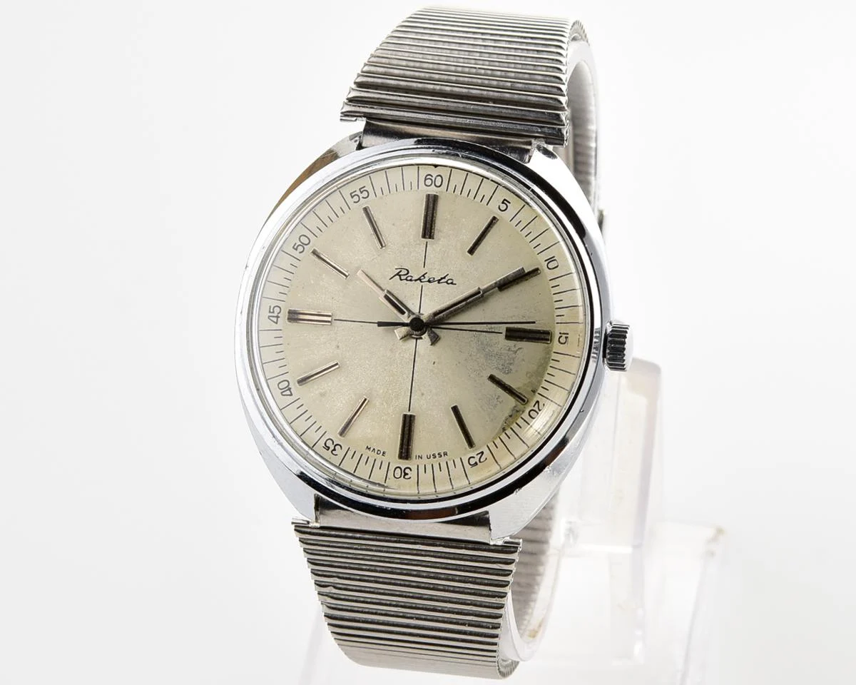 Large vintage Raketa mechanical watch
