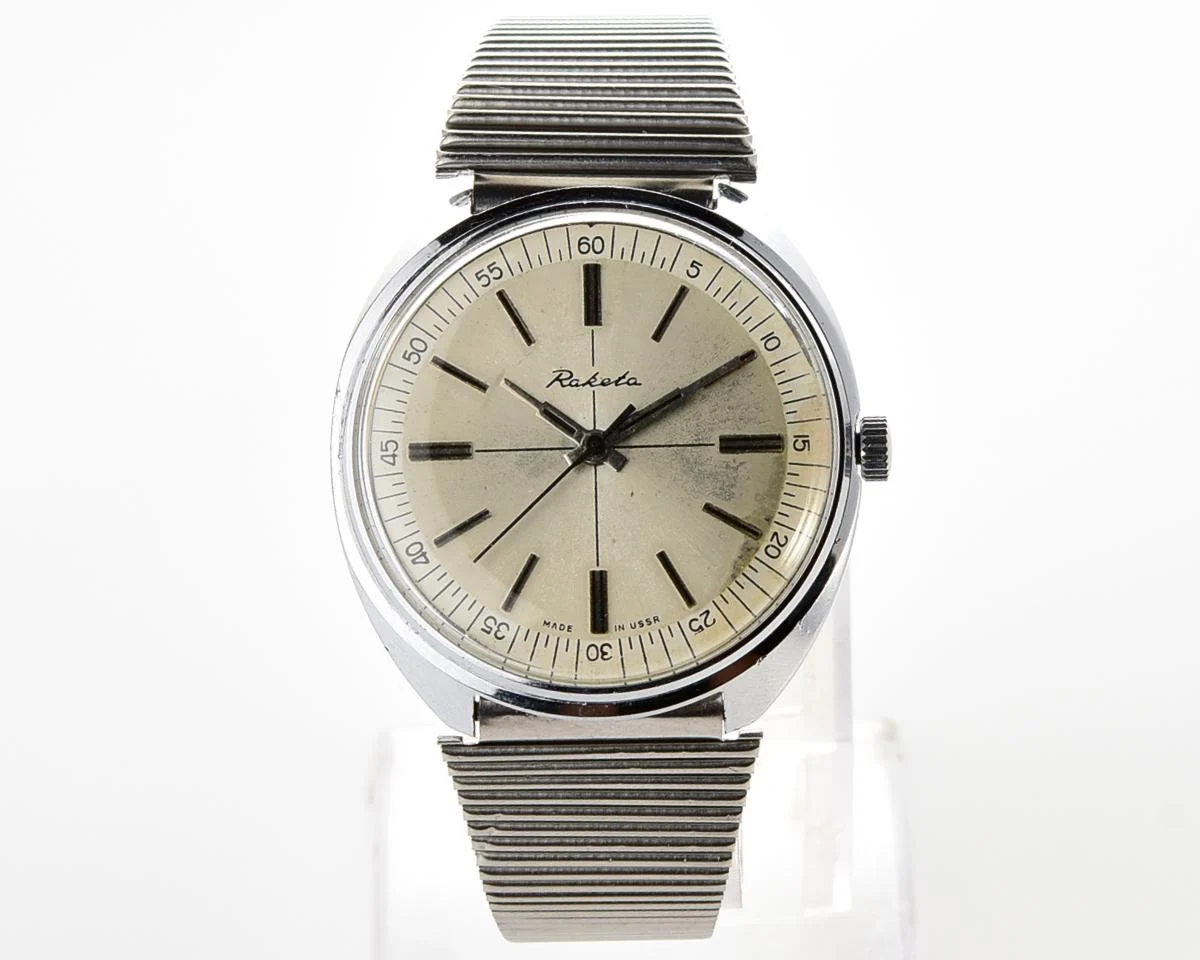 Large vintage Raketa mechanical watch