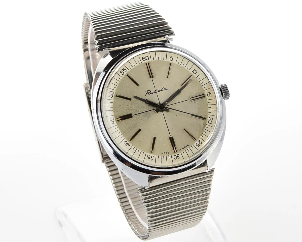 Large vintage Raketa mechanical watch