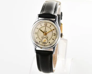 Vintage Soviet mechanical Pobeda wrist watch with Kremlin, 4th quarter of 1956