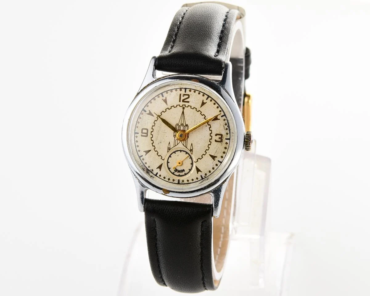 Vintage Soviet mechanical Pobeda wrist watch with Kremlin, 4th quarter of 1956