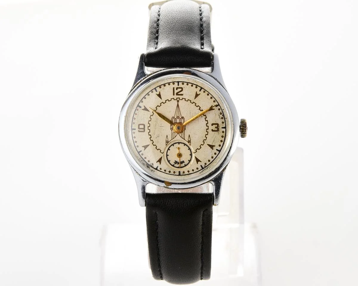 Vintage Soviet mechanical Pobeda wrist watch with Kremlin, 4th quarter of 1956