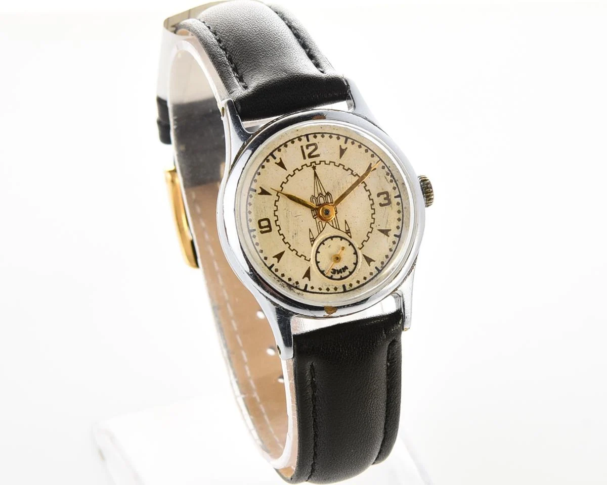Vintage Soviet mechanical Pobeda wrist watch with Kremlin, 4th quarter of 1956