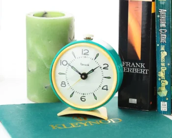 Vitjaz' vintage Soviet mechanical alarm clock - green, 3.7 inches diameter