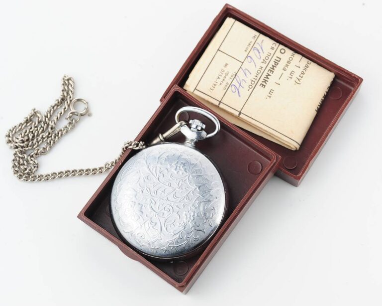 TIME CAPSULE: soviet Molnija mechanical pocket watch - New Old Stock(NOS)!