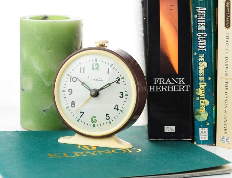 Vitjaz' vintage soviet mechanical alarm clock - brown, 3.7 inches diameter