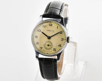 Vintage Soviet mechanical Pobeda wrist watch, 2MChZ from 3rd quarter of 1955