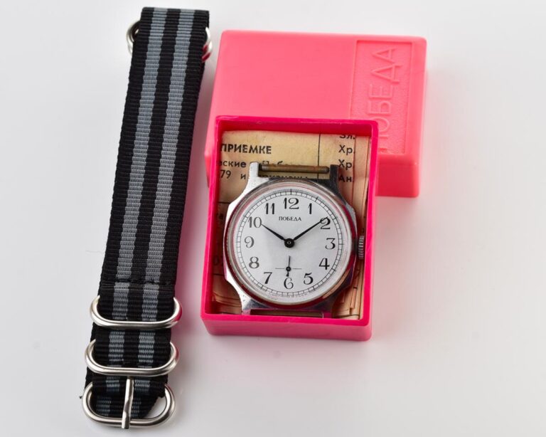 TIME CAPSULE: Soviet mechanical POBEDA watch in box – new old stock(NOS)!