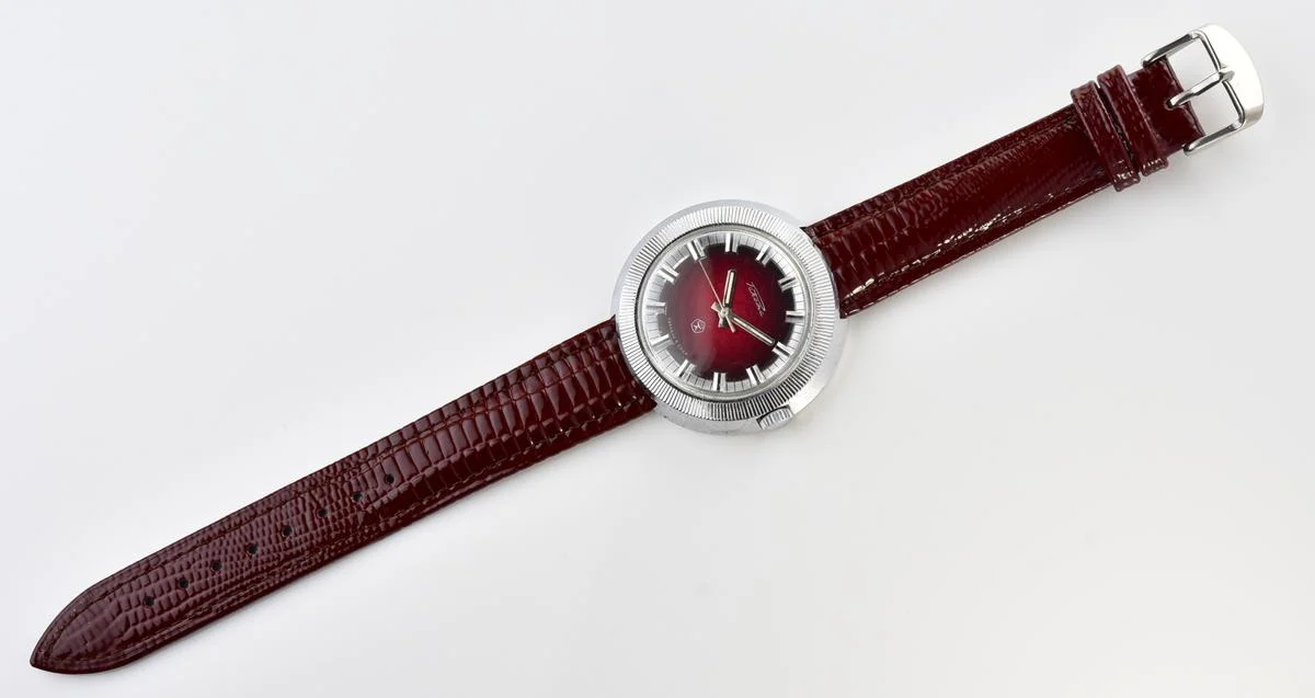 Large vintage Raketa mechanical watch