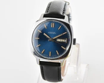 Soviet mechanical Raketa with automatic self winding movement