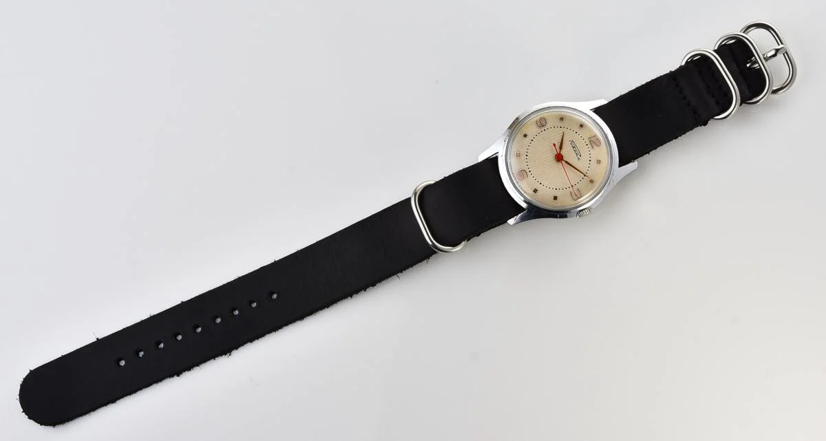 Excellent condition Raketa Baltica vintage watch with NATO leather strap!