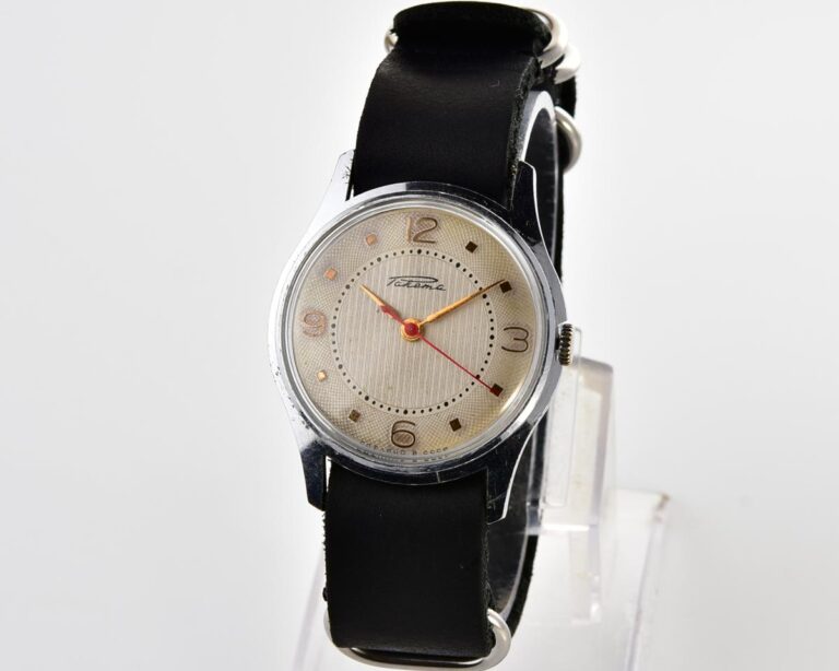 Excellent condition RAKETA Baltica vintage watch with NATO leather strap!