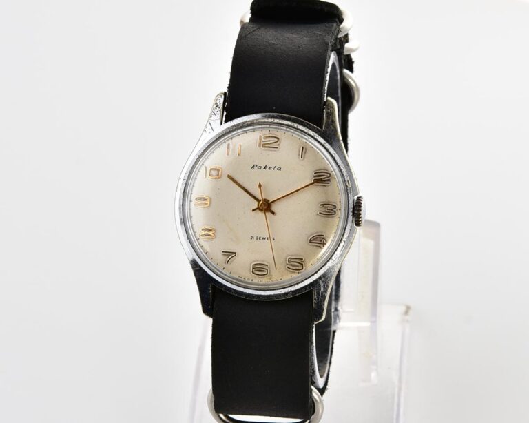 Soviet RAKETA Baltica vintage mechanical watch with NATO leather strap!
