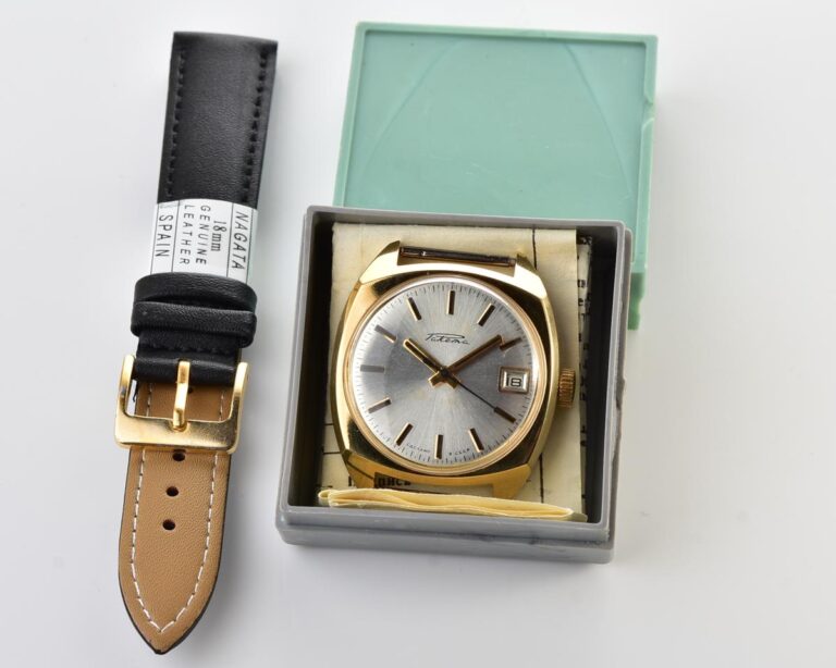 Excellent vintage gold-plated soviet RAKETA wrist watch with box!