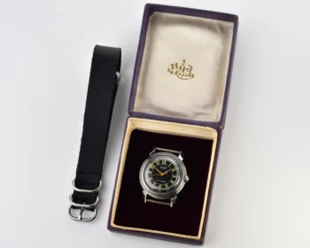 Excellent condition Rodina mechanical watch with automatic self winding movement with box and leather strap!