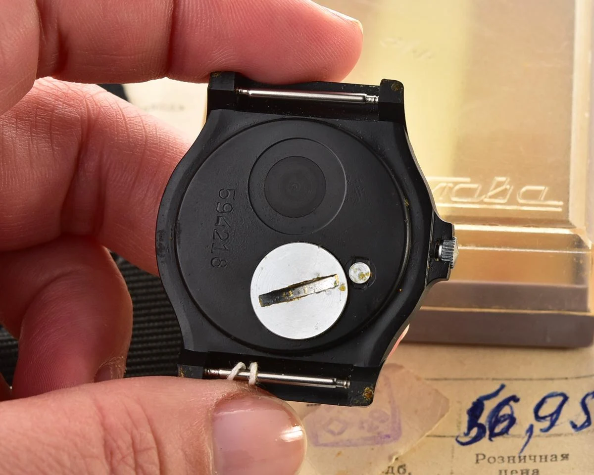 TIME CAPSULE: Soviet Slava with quartz movement – New Old Stock (NOS)!